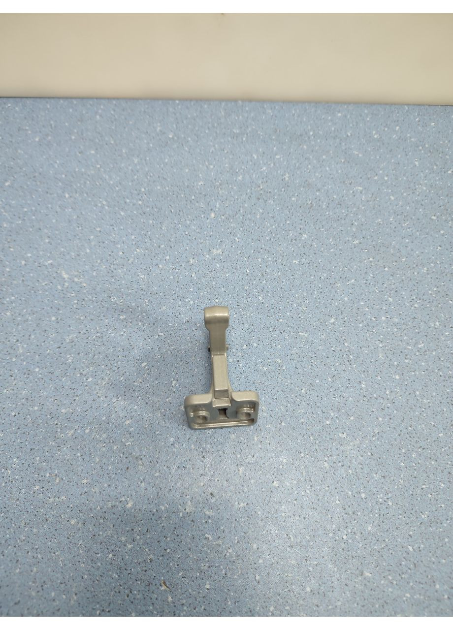 Петля для холодильника 9450106 LIEBHERR (361863115)