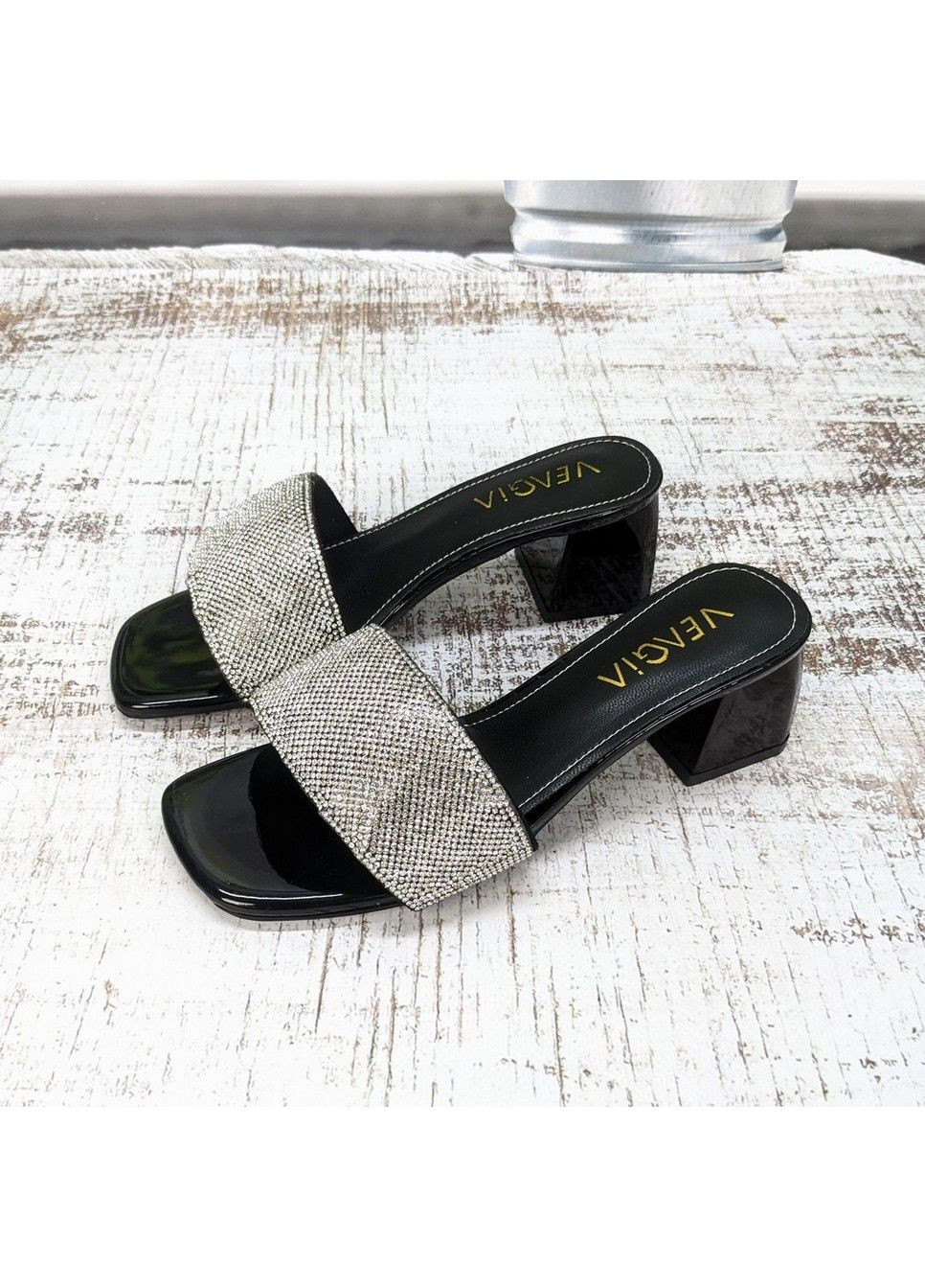 Черные шлепанцы женские Veagia