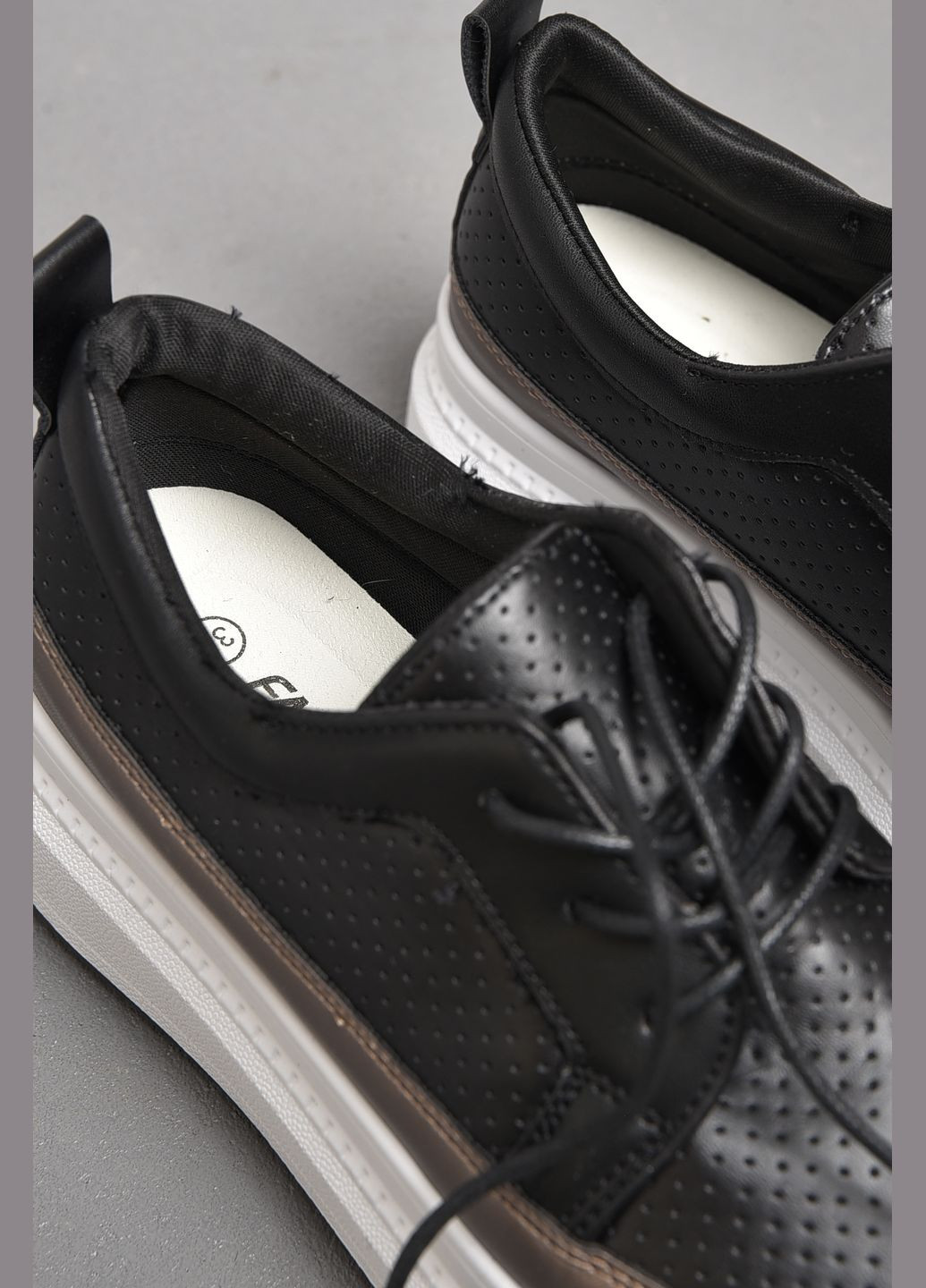 Сліпони жіночі чорного кольору на шнурівці Let's Shop (285779278)