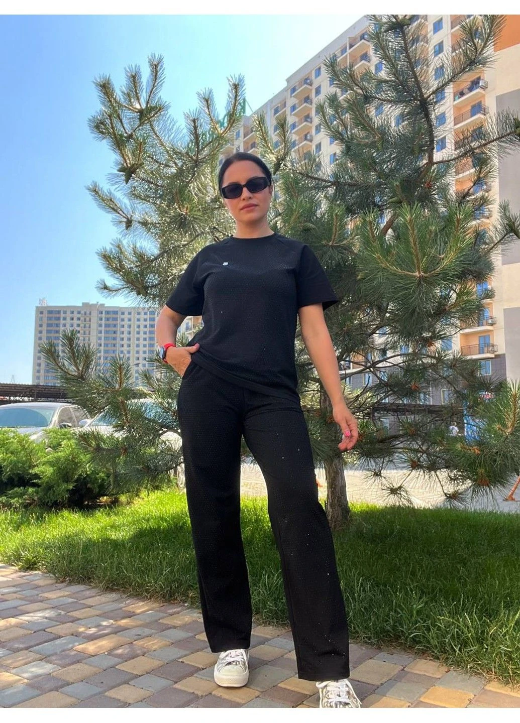 Костюм женский YUJIE YISHANG 7162 камни футболка удлиненная цифра 5 брюки ровные от бедра No Brand (302899845)