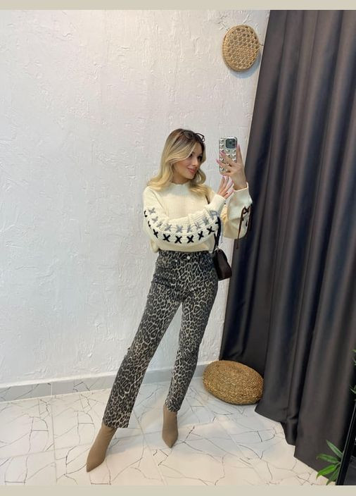 Бежевый стильный вязаный стильный свитер с разноцветными шнурами на рукавах бежевый. You Best