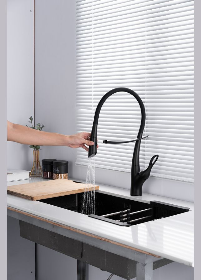 Чорний змішувач для кухні з гнучким виливом SWB-52 Nett (336938035)