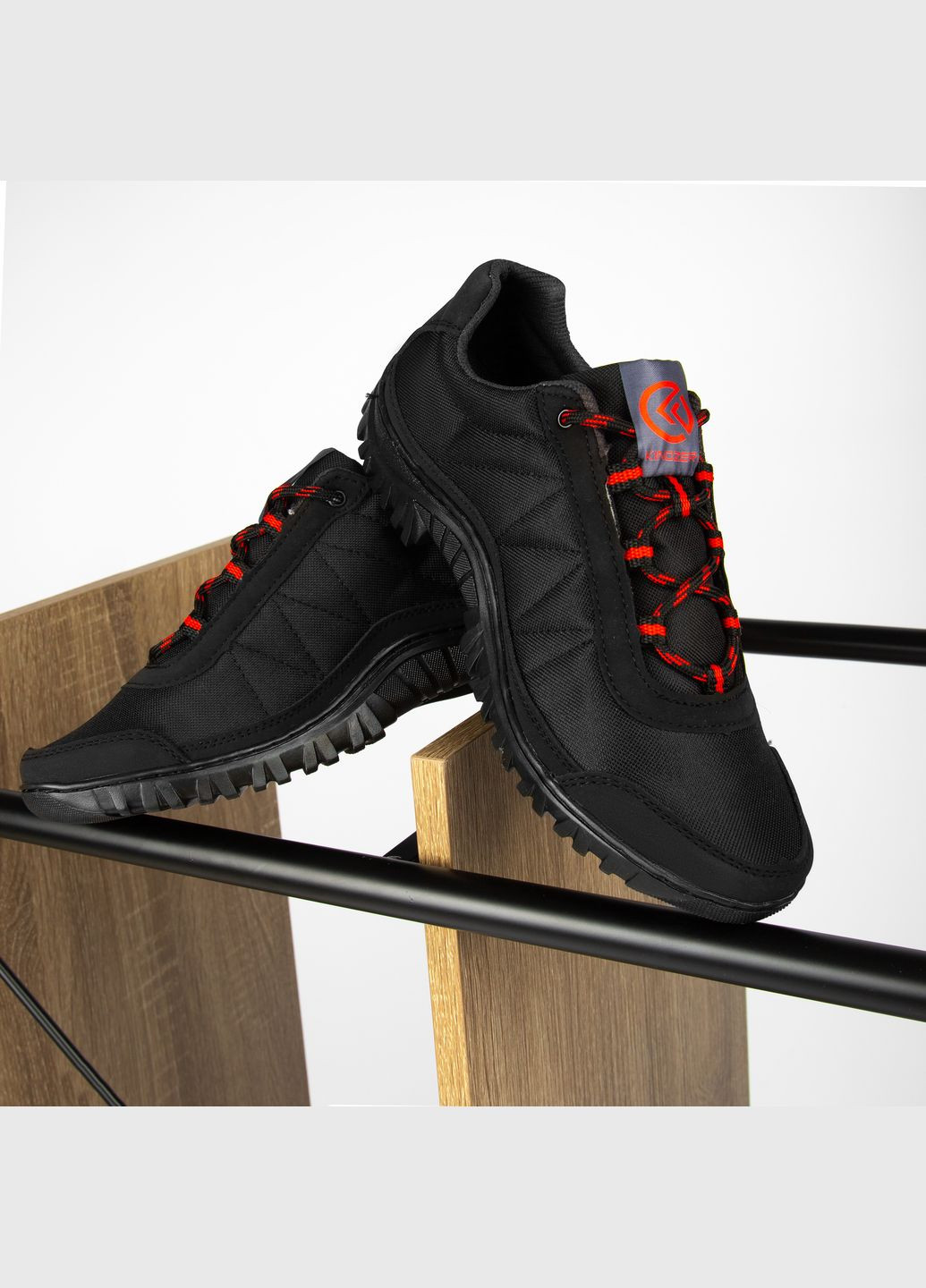 Черные демисезонные кроссовки мужские с 3d подкладкой Kindzer К-405