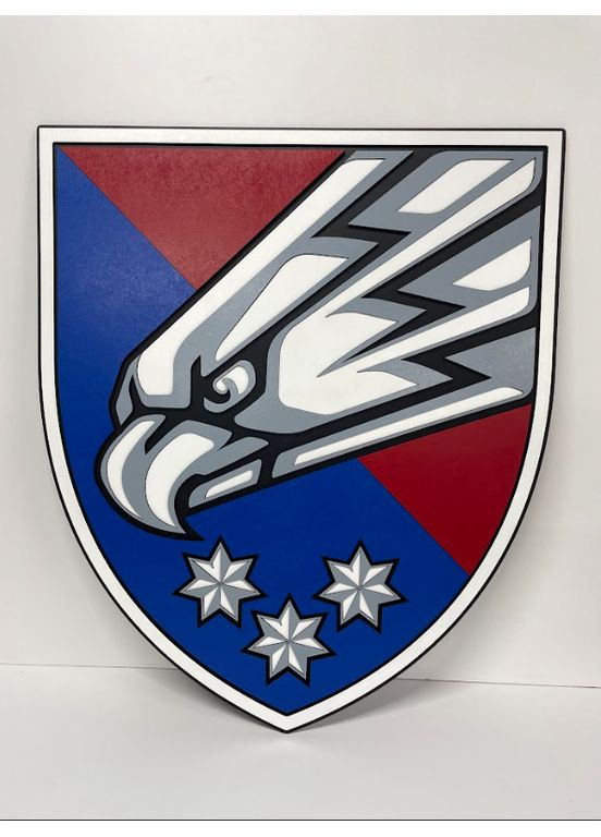 Дерев'яне панно на стіну Герб по шеврону "25-а окрема повітряно-десантна бригада" 117х100 см Decart (360612619)