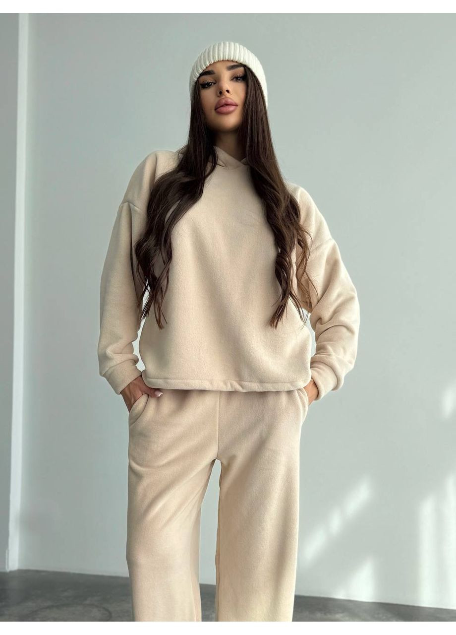 Жіночий костюм iз плюшевого флісу бежевого кольору 35717 No Brand (366530959)