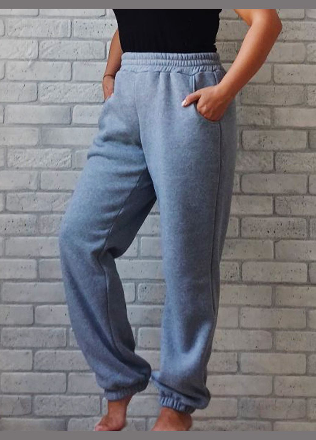 Женские теплые спортивные штаны большого размера батал, джогеры с карманами пояс на резинке серые, трехнитка на флисе No Brand (315338801)