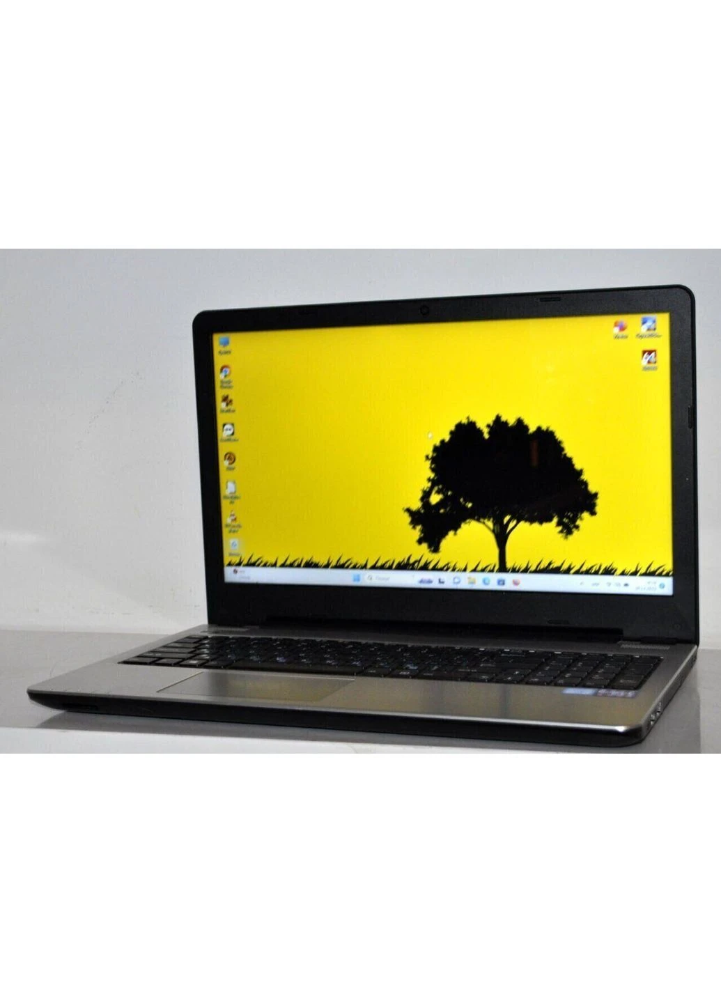 Ноутбук D15S PlaidBook / 15.6" (1366x768) TN / intel Core i5-6200U (2 (4) ядра по 2.3 - 2.8 GHz) / 8 GB DDR3 / 240 GB SSD NEW / Pegatron (398130340)