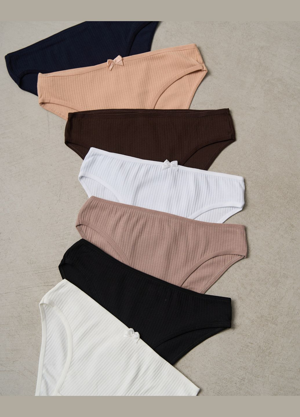 Набір жіночих базових трусиків тижневок в рубчик - 7 шт Nicoletta (303617413)