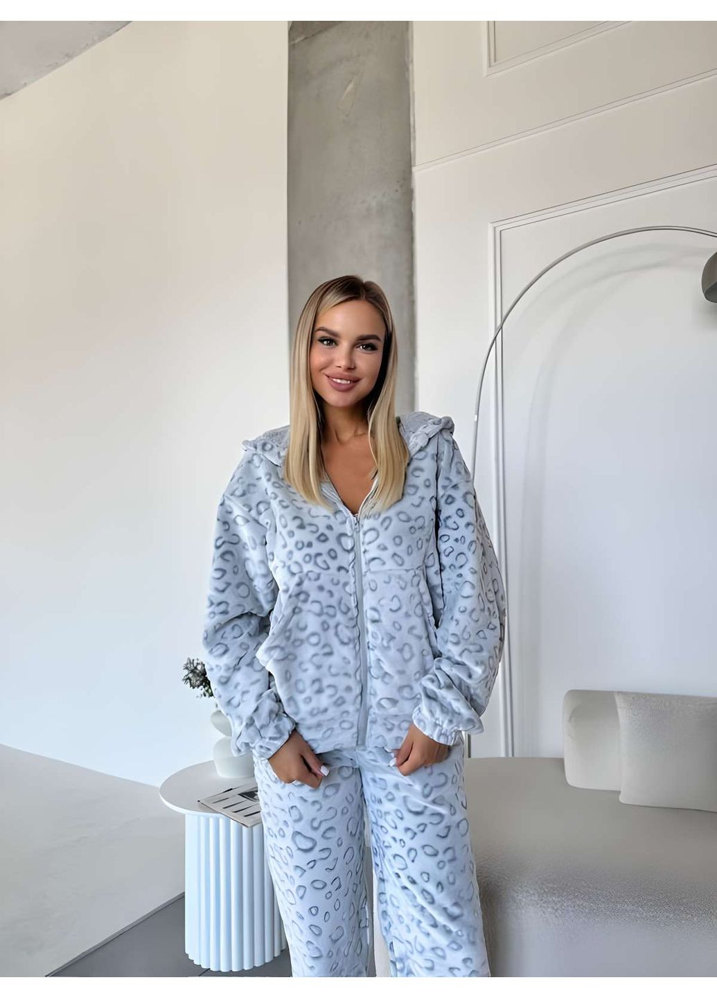 Світло-сіра зимня жіночий тепла махрова піжама, домашній костюм махра, кофта з капюшоном і штани леопард Україна