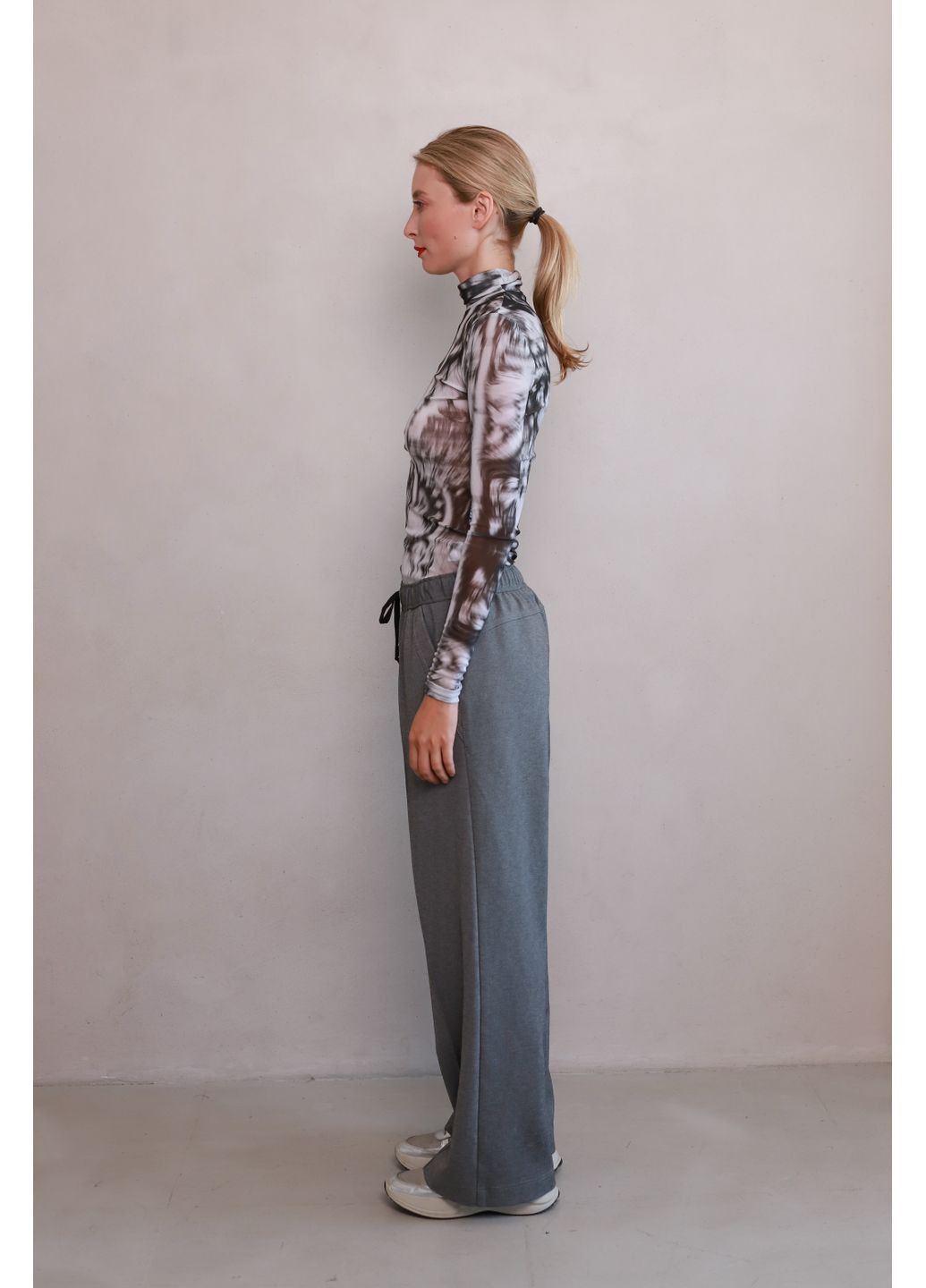 Віскозні сірі брюки на резинці прямого покрою в стилі спортшик Гретта Dolcedonna (360983903)