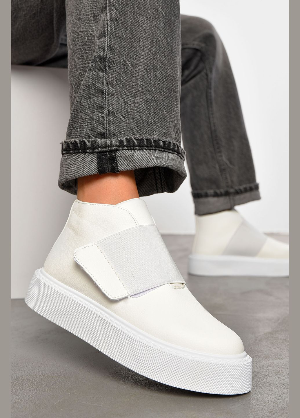 Кросівки жіночі білого кольору Let's Shop білі демісезони (317318920)