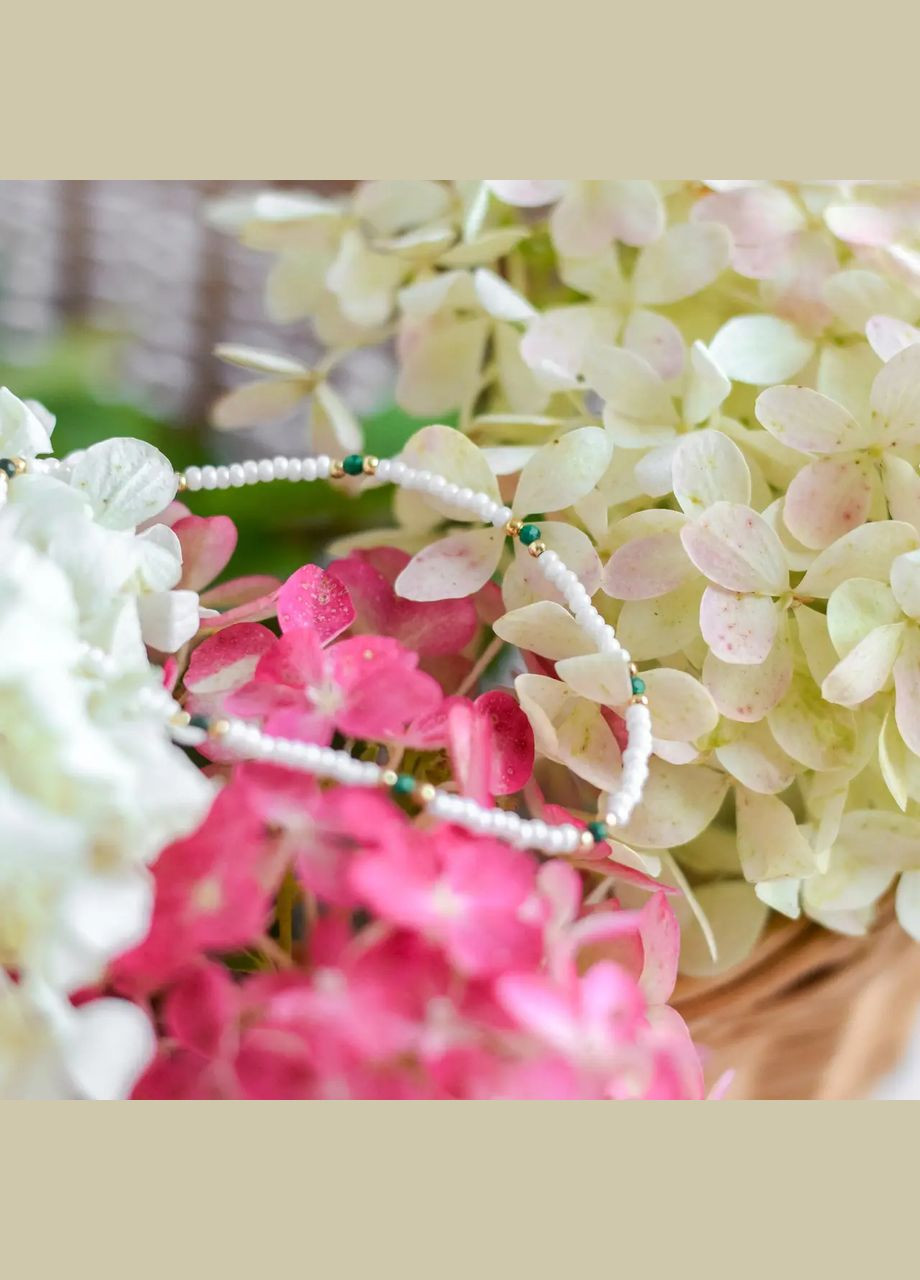 Браслет на гумці натуральний камінь Малахіт, Бісер + вставки колір золото, фур-ра гіп-ний сплав d-2мм L-18см No Brand браслет (301910866)