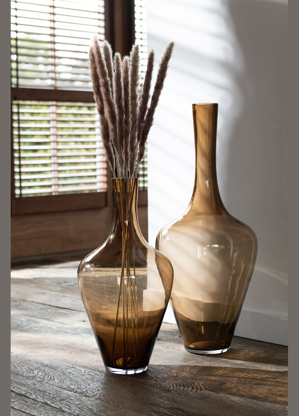 Ваза скляна коричневого кольору висота 71 см Бельгія (23352) J-Line (305394730)