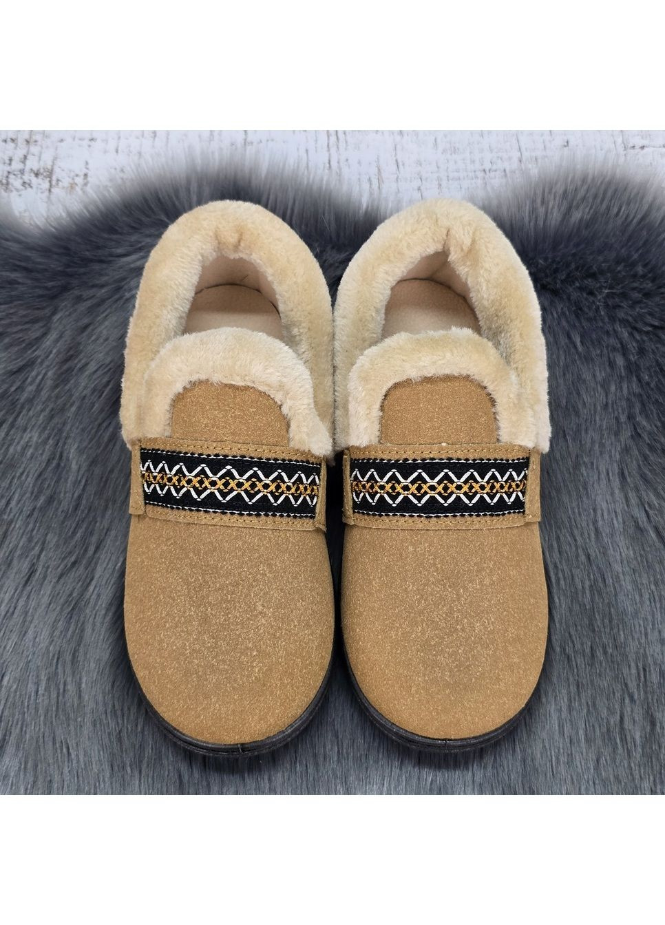 Бежевые тапочки-чуни женские закрытые Dago