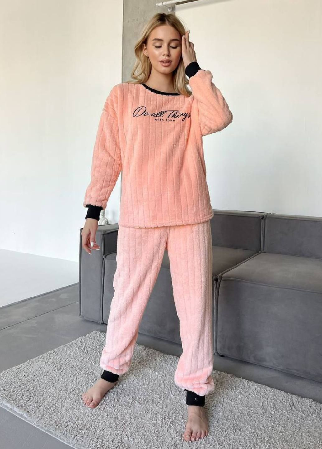 Персикова зимня жіноча плюшева піжама з написом світшот + брюки Tik-Tak