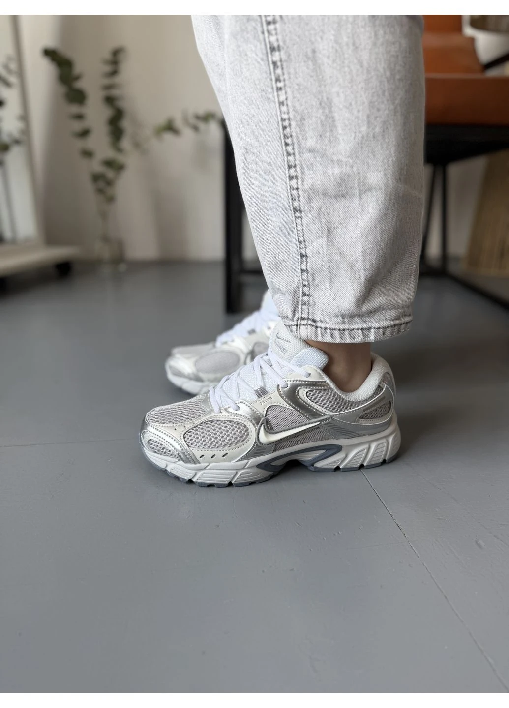 КРОССОВКИ ЖЕНСКИЕ NIKE V5 RNR METALLIC SILVER WHITE НАЙК В5 БЕЛЫЕ No Brand белые демисезоны (392011069)