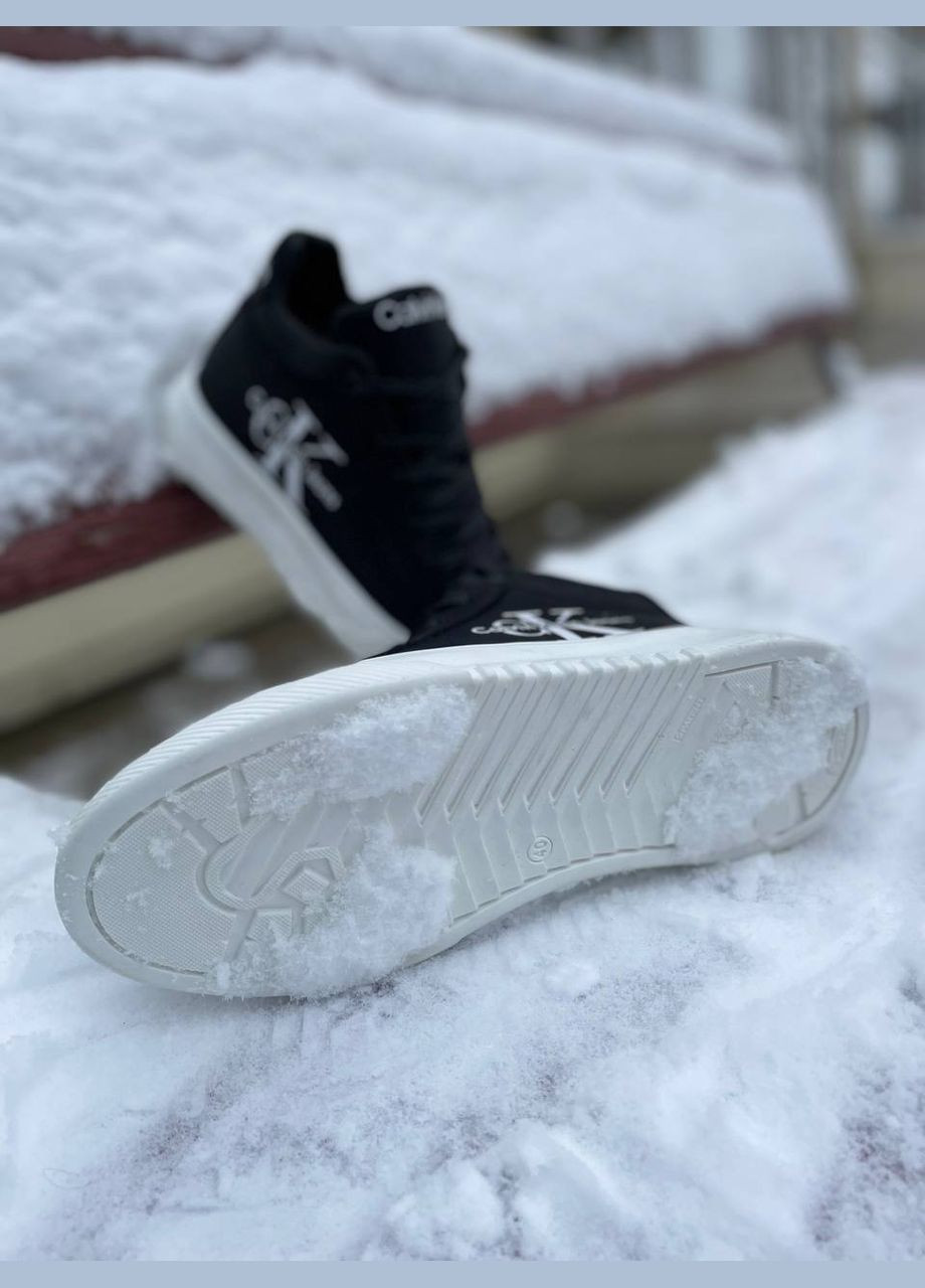 Черно-белые зимние ботинки Vakko