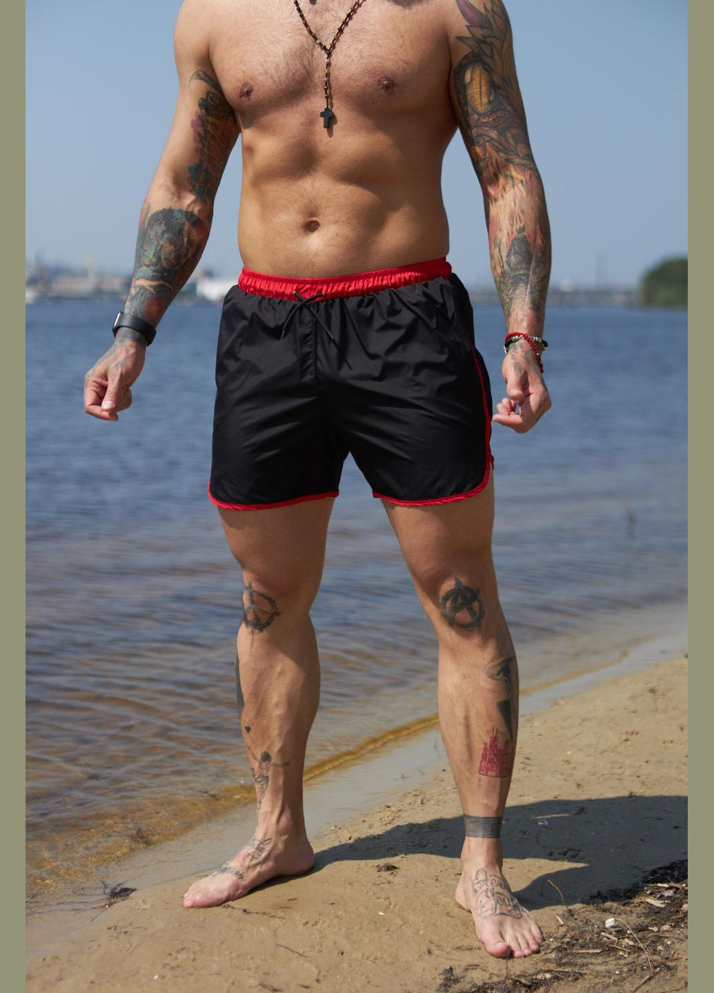 Пляжные мужские короткие шорты для купания, быстросохнущие легкие спортивные шорты черные с красным Intruder (359378672)