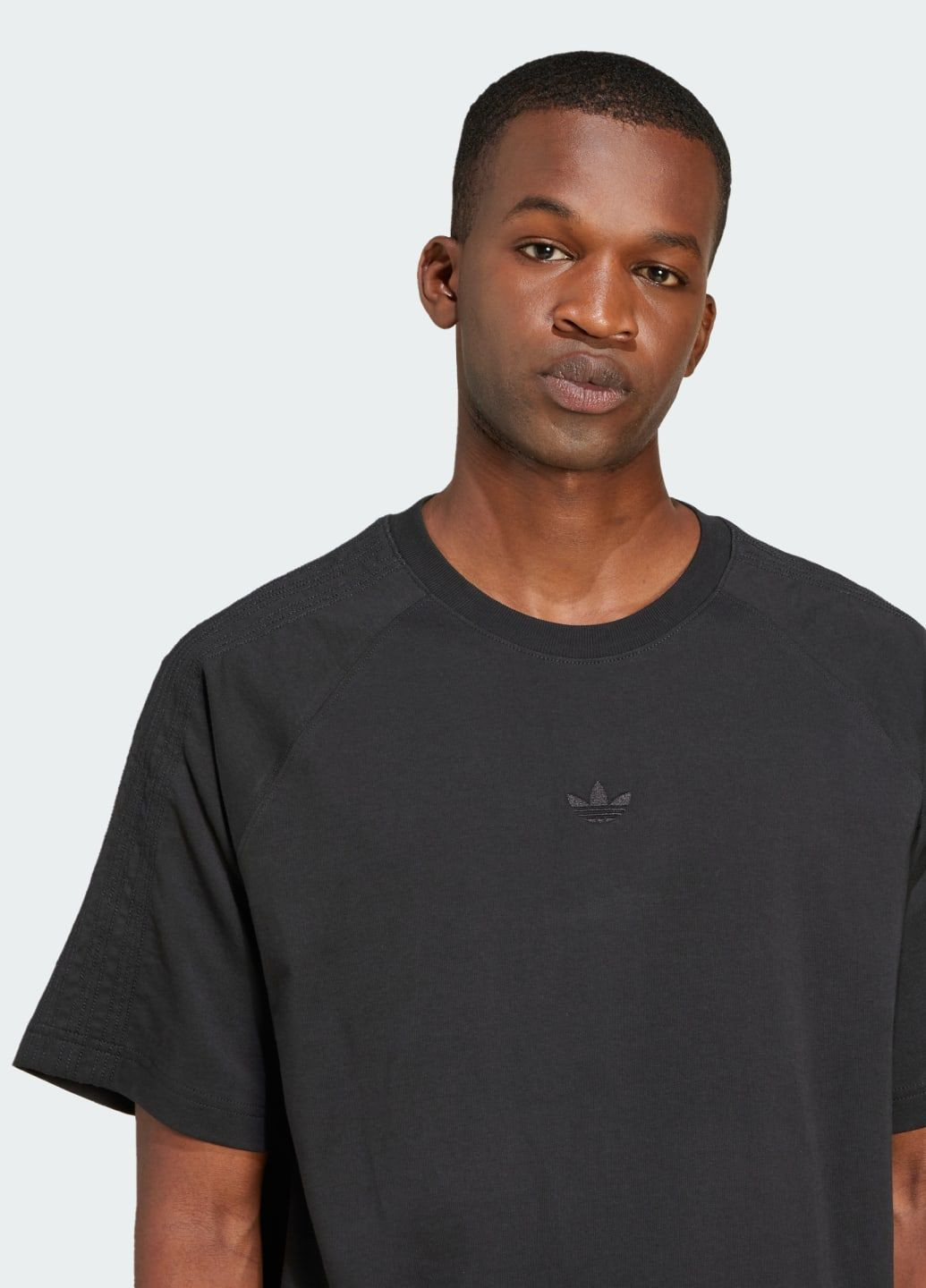 Черная футболка premium essentials adidas