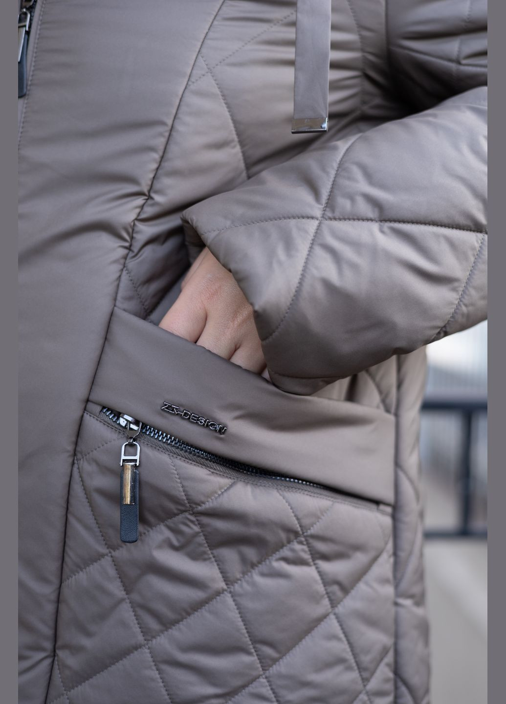 Оливковое зимнее Женское зимнее длинное пальто больших размеров 502852 Delfy