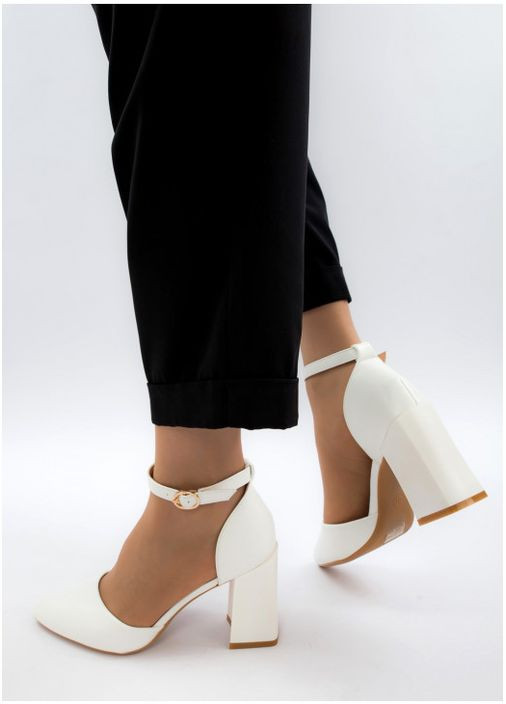 Белоснежные женские белые босоножки закрытые Kanuchun с ремешком