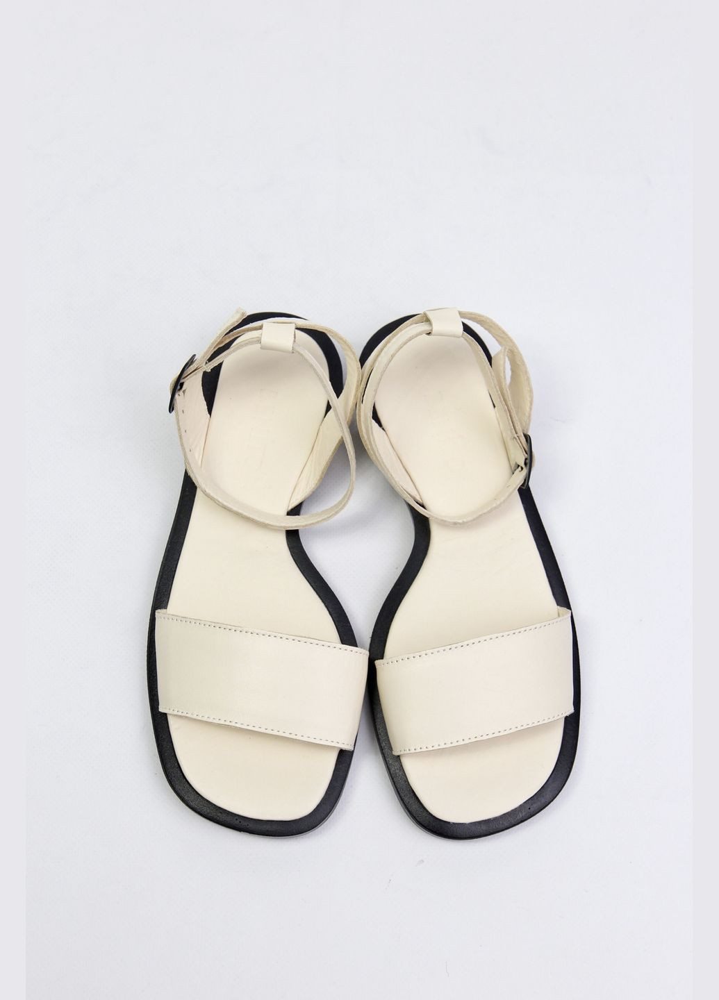 Молочные босоножки Benito без застежки