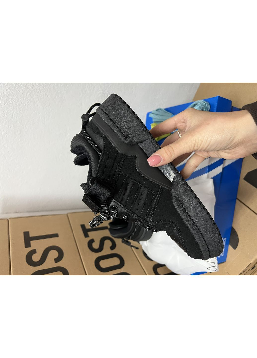 Черные всесезонные кроссовки forum bad bunny black adidas