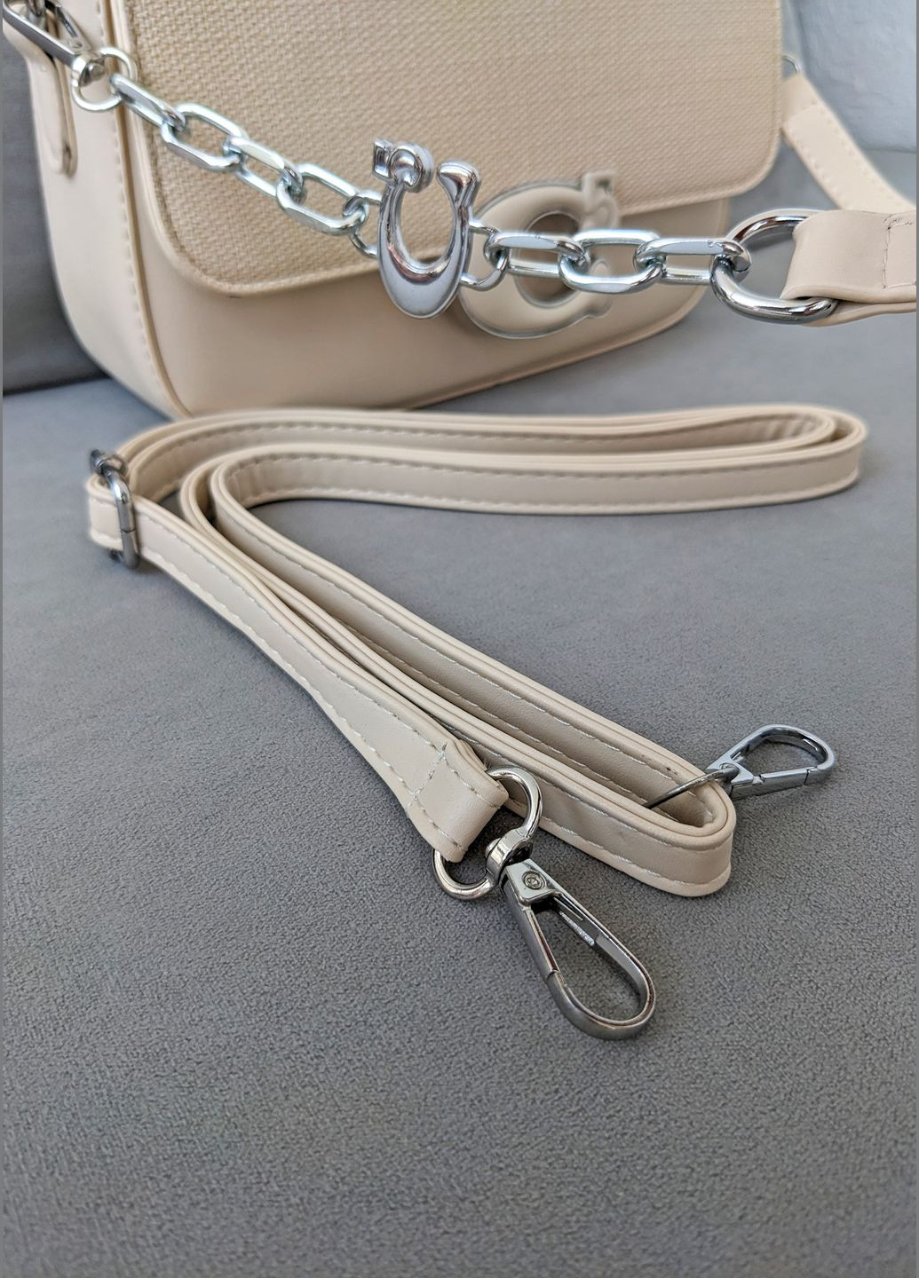 Кремова жіноча сумка з декоративною пряжкою та змінними ремінцями InFashion Сумка (342112315)