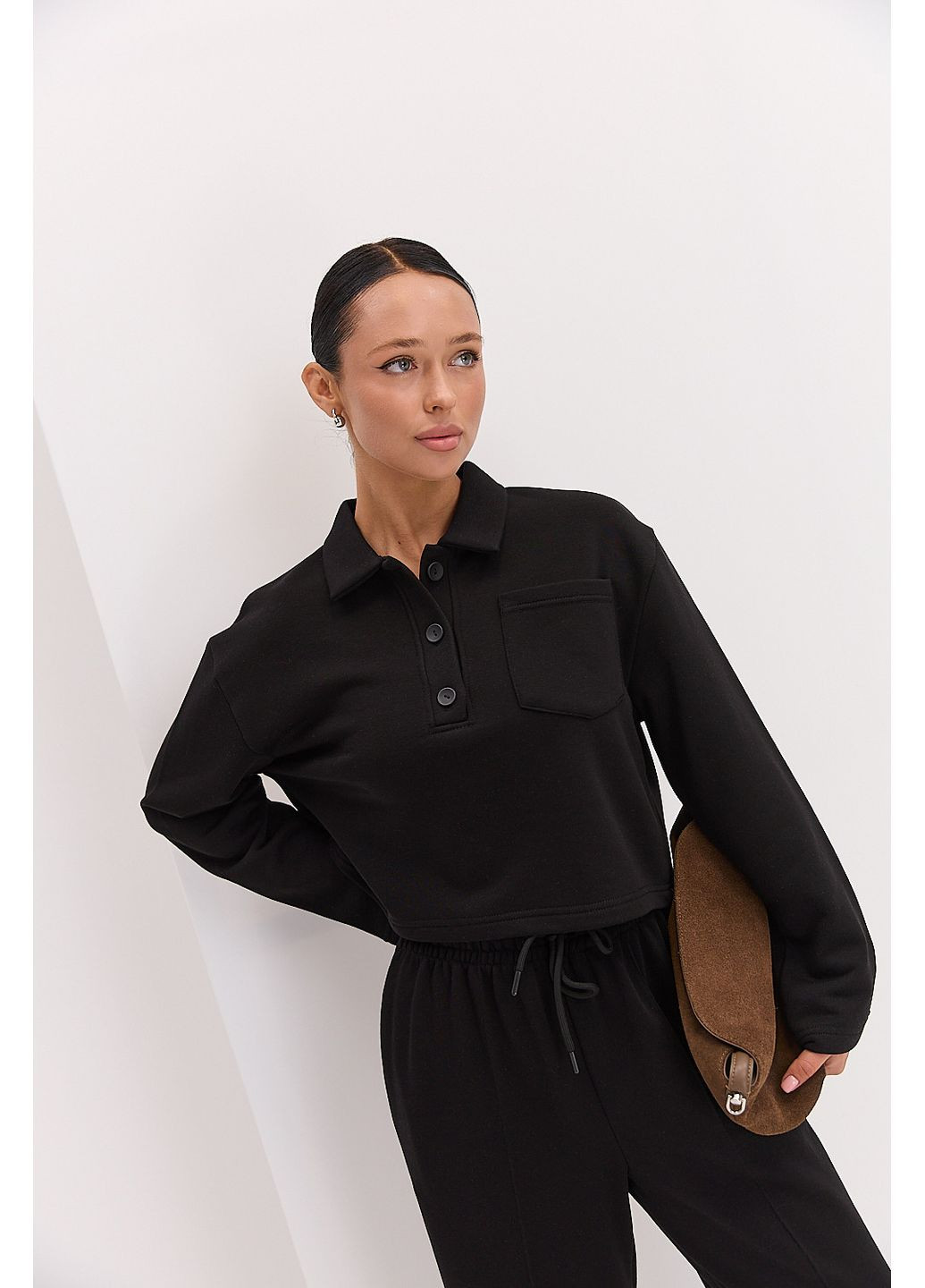 Черный женский укороченный свитшот с воротником поло Arjen (360885324)