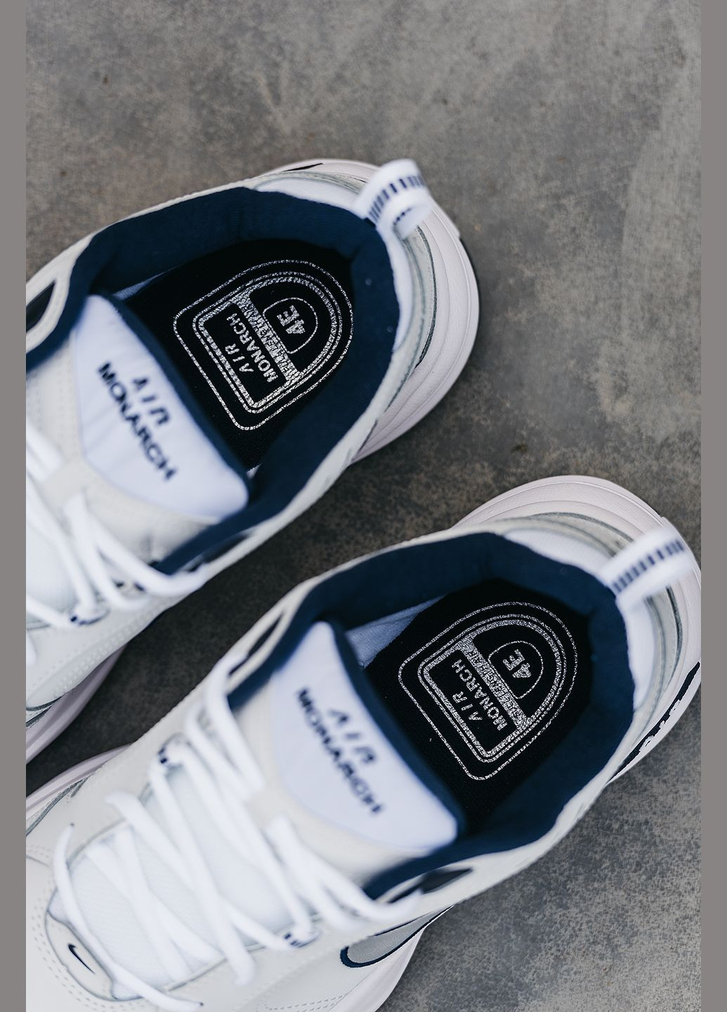 Белые демисезонные кроссовки мужские Nike Air Monarch IV