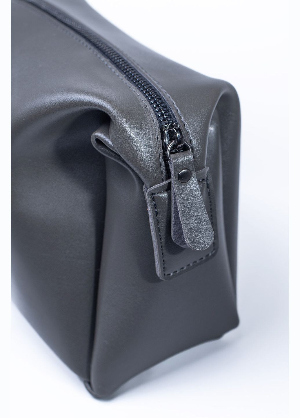 Косметичка з екошкіри сірого кольору VOLMAS (316302482)