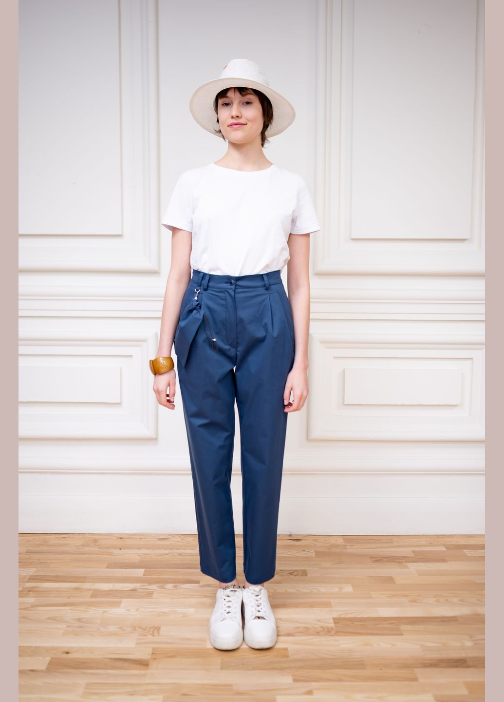 ТЕМНО-СИНІ БАВОВНЯНІ БРЮКИ З АКСЕСУАРНИМ МІШЕЧКОМ АТІКА Dolcedonna (340334760)