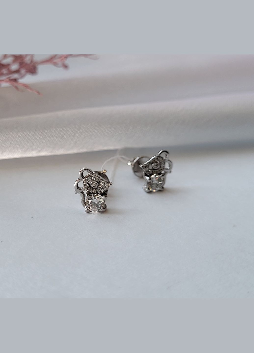 Серебряные серьги гвоздики на закрутках Мышки в Белых камнях серебро 925 54034р No Brand (306741671)