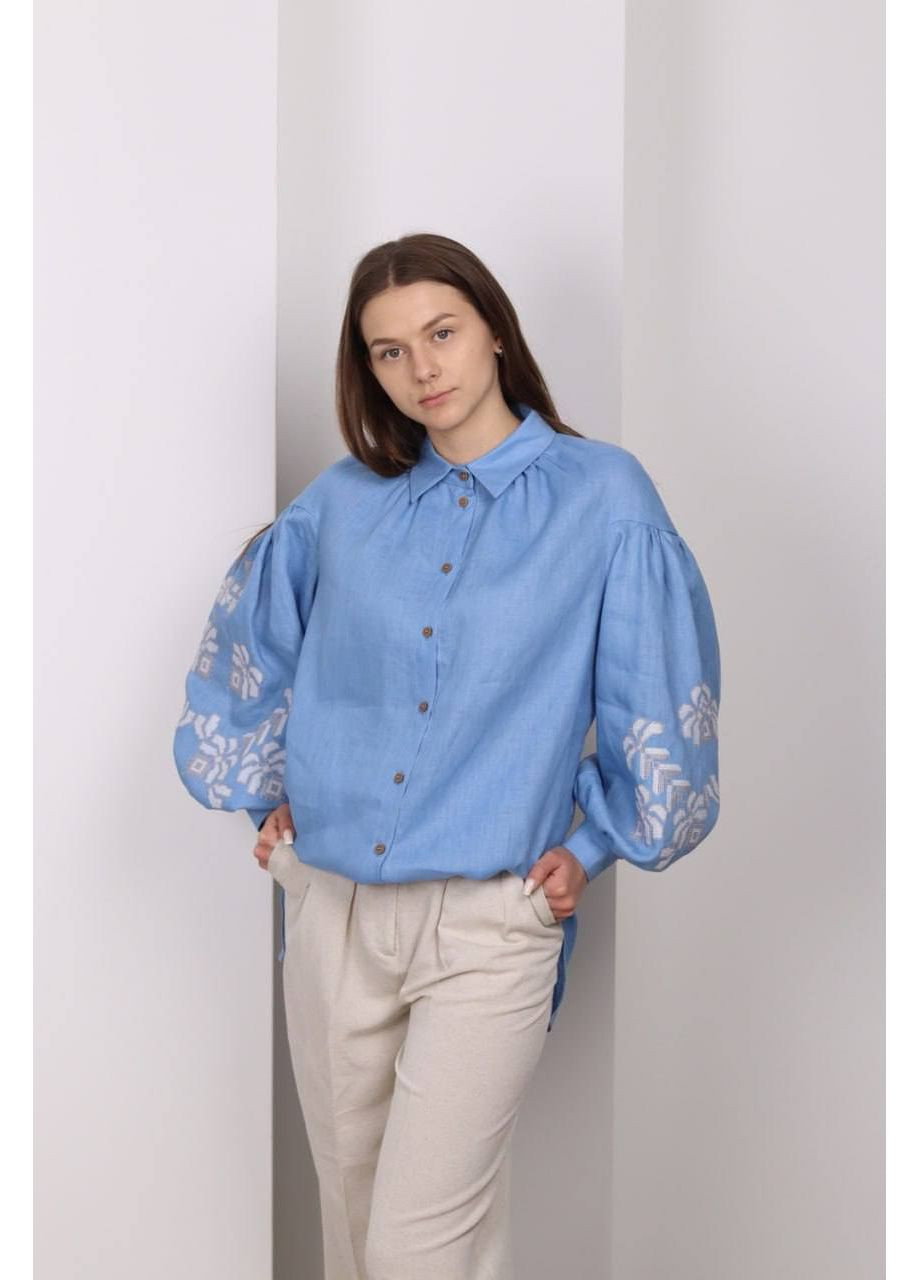 Блакитна жіноча вишита блуза на гудзики жоржина блакитна MOTYV візерунок квітковий льон (365957013)