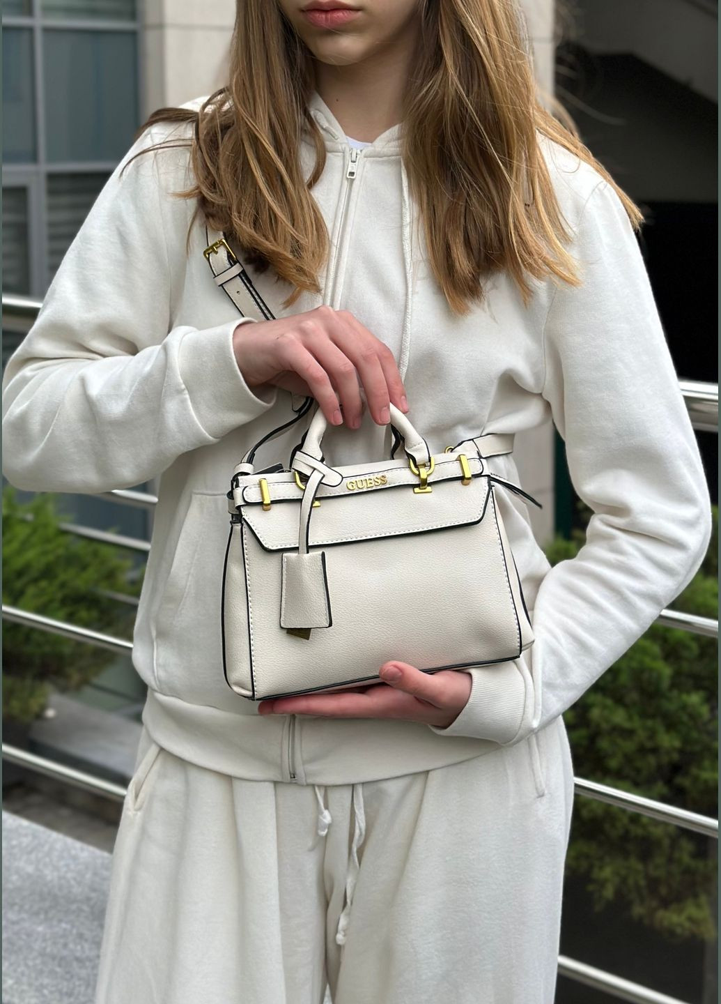 Женская сумка Guess с двумя ручками белая No Brand (295563444)