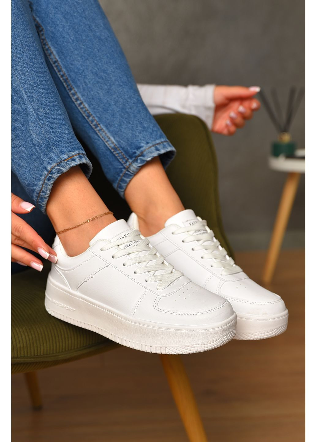 Кроссовки женские белого цвета на шнуровке Let's Shop чёрно-белые демисезоны (361946684)