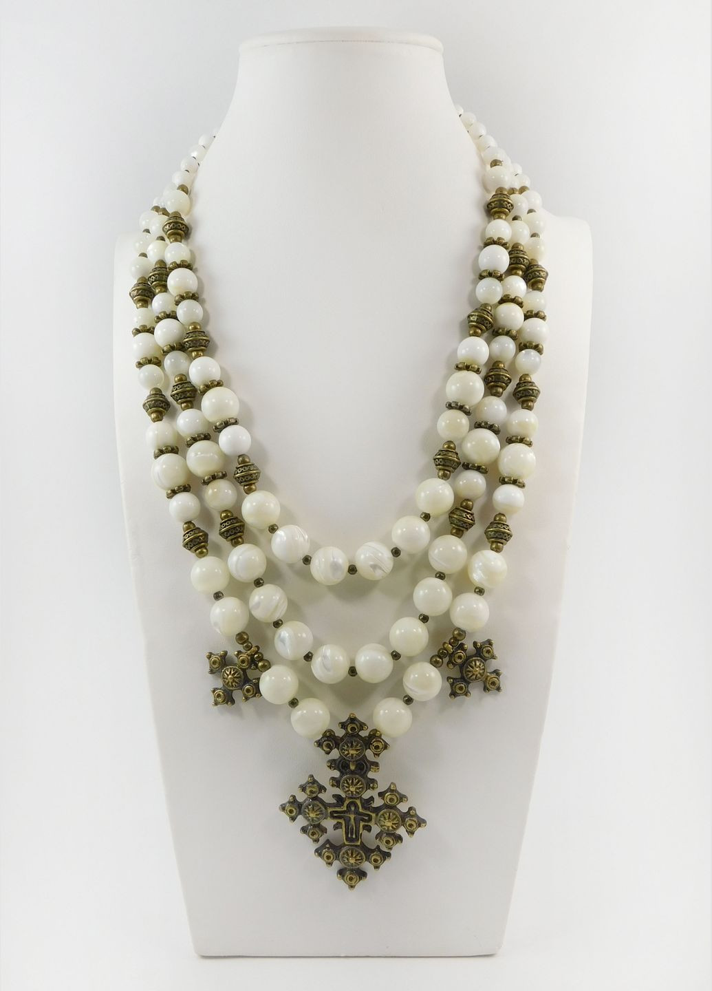 Эксклюзивные бусы "Августа" Перламутр, 3 ряда Fursa fashion (322316317)