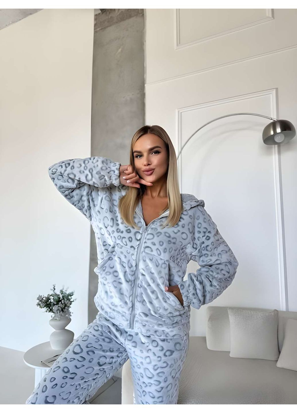 Світло-сіра зимня жіночий тепла махрова піжама, домашній костюм махра, кофта з капюшоном і штани леопард Україна