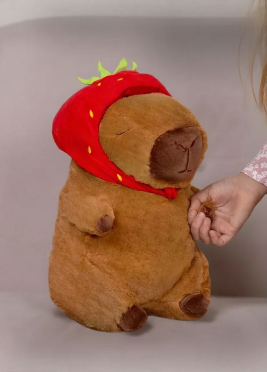 М'яка іграшка капібара з полуничкою 35 см плюшева подушка обіймашка My Kigu (372982675)