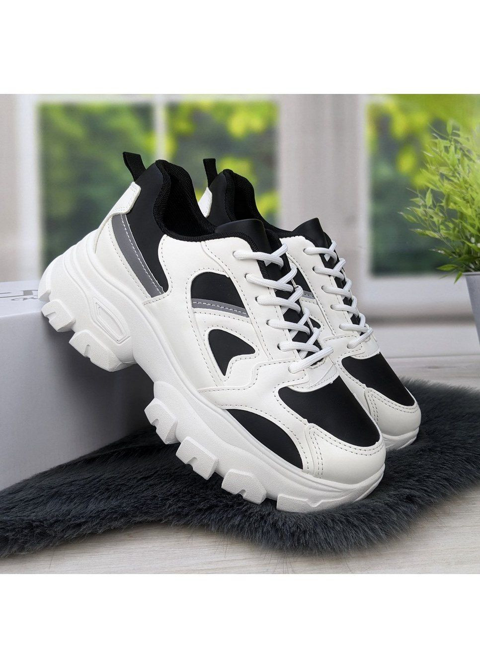 Чорно-білі осінні кросівки жіночі демісезонні Dual