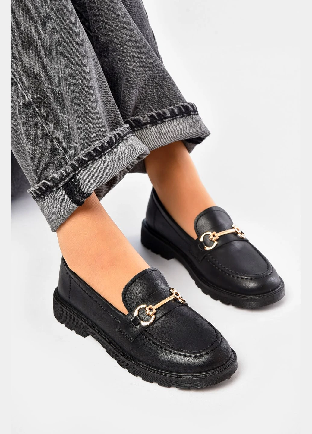 Let's Shop Туфли-лоферы женские черного цвета лоферы черный з искусственная кожа, украина — демисезон (336493870)