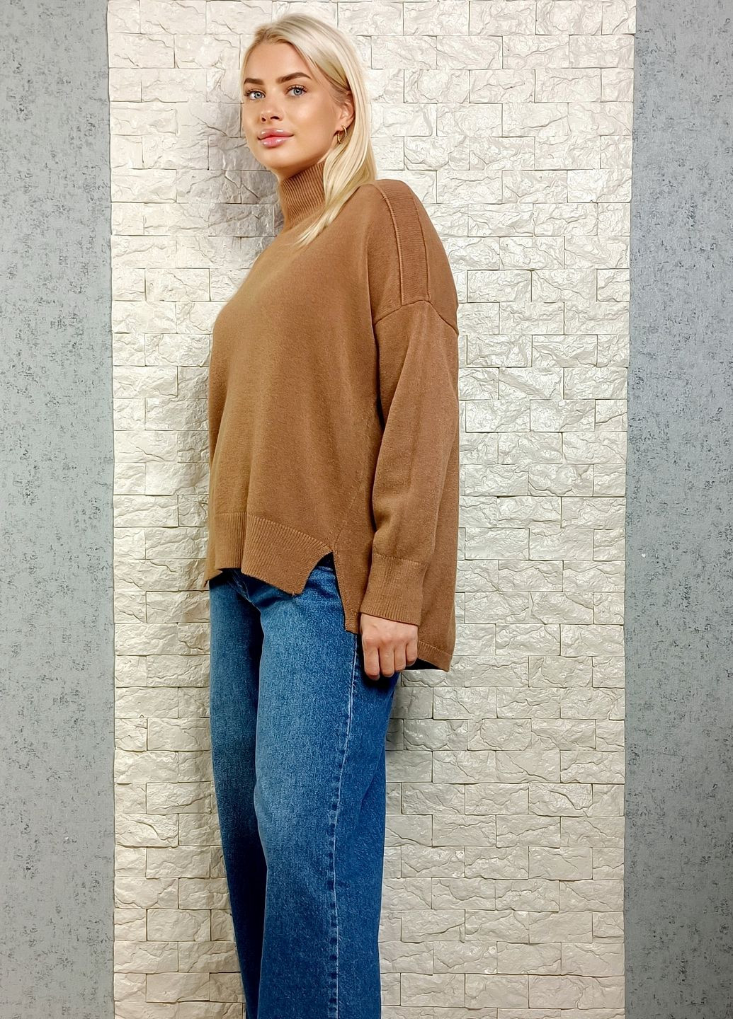 Коричневый зимний джемпер джемпер di classe оверсайз із подовженою спинкою