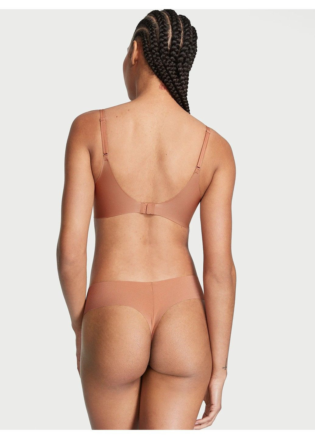 Трусики-стрінги безшовні No-Show Thong Panty бежеві L Victoria's Secret (316659359)