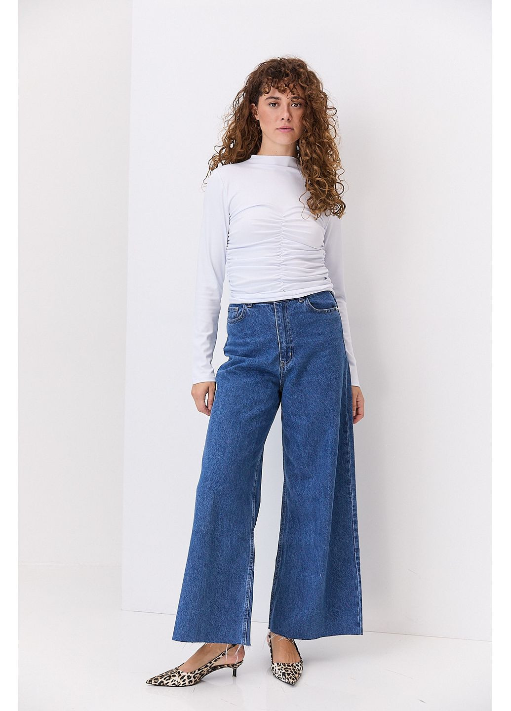 Жіночий лонгслів з драпіруванням білий Arjen (361056792)