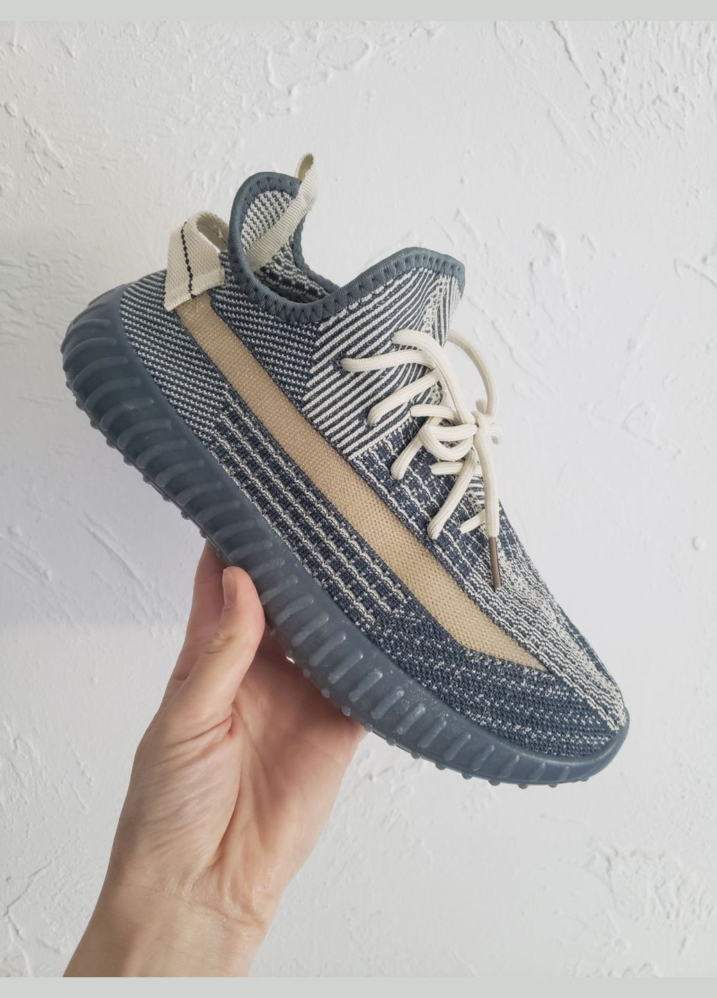 Серые летние кроссовки yeezy серые с сеткой No Brand