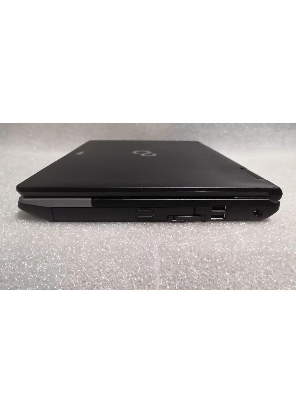 Ноутбук Lifebook S752 / 14" (1366x768) TN / Intel Core i3-2328M (2 (4) ядра по 2.2 GHz) / 4 GB DDR3 / 320 GB HDD / Intel HD Fujitsu (398138525)