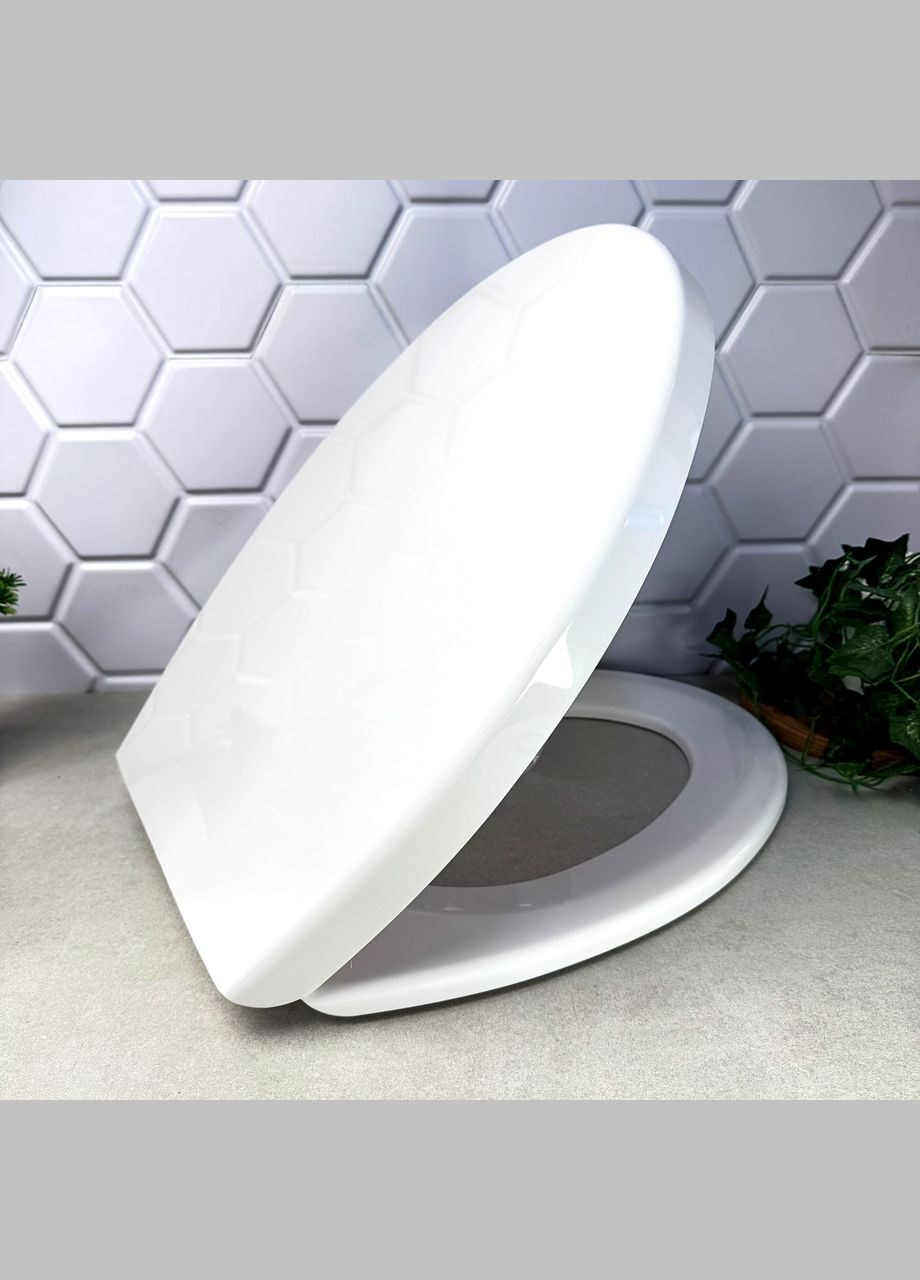 Біле сидіння для унітазу з кришкою (пластмасові кріплення) IVA/Senator СД Sydanit (317268597)