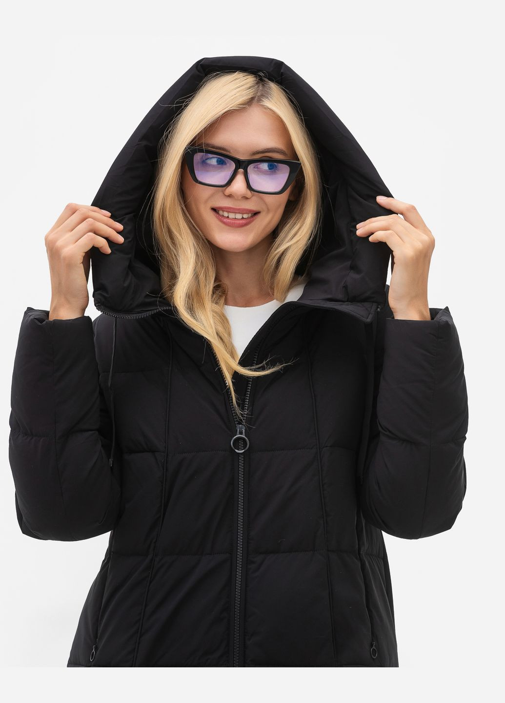 Черная зимняя куртка с капюшоном модель Towmy 3354