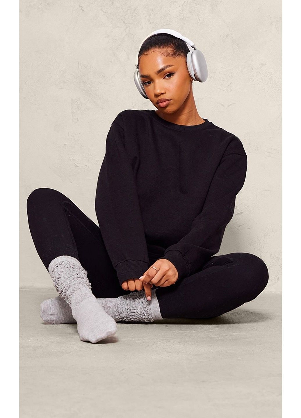 Чорний світшот на флісі PrettyLittleThing однотонний (305787038)