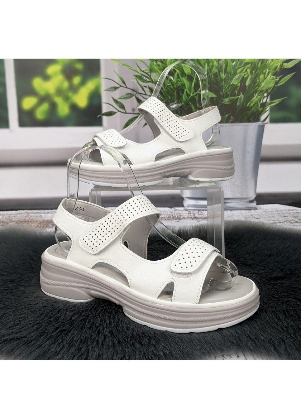 Белые босоножки женские эко-кожа на танкетке Mai Guan на липучке